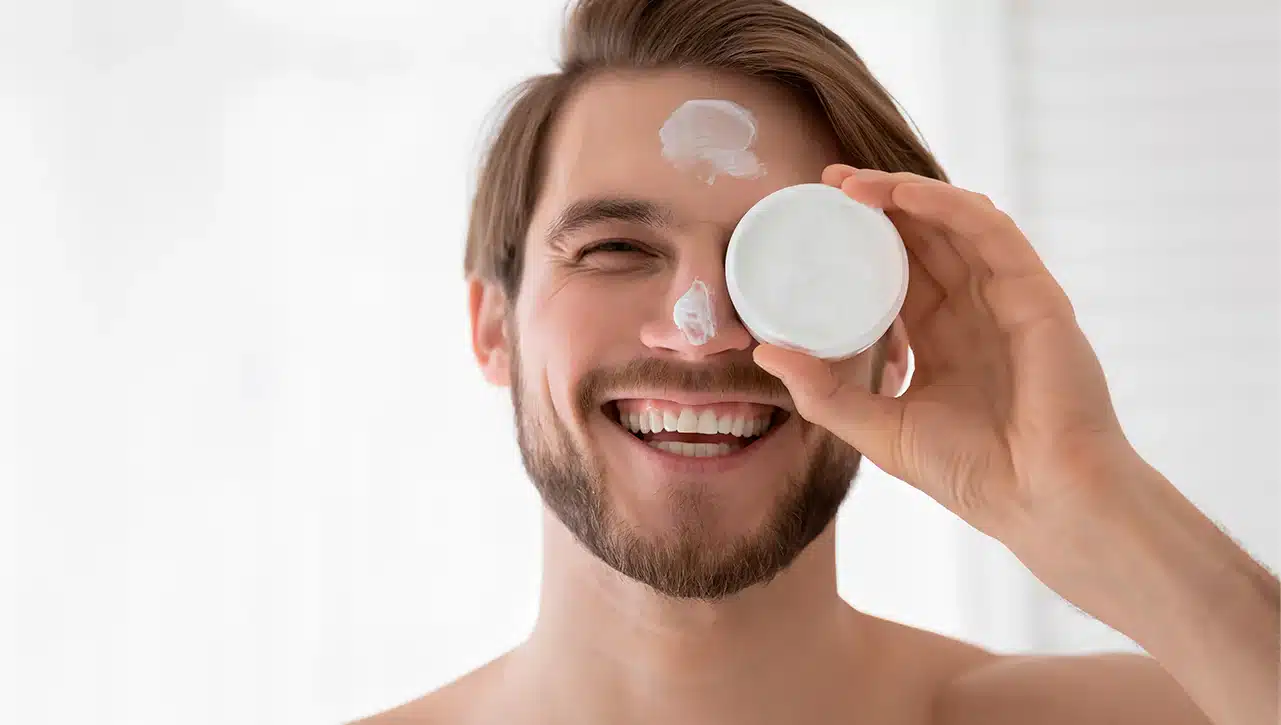 O que é o skin rot e por que você pode estar danificando sua pele com cosméticos desnecessários?